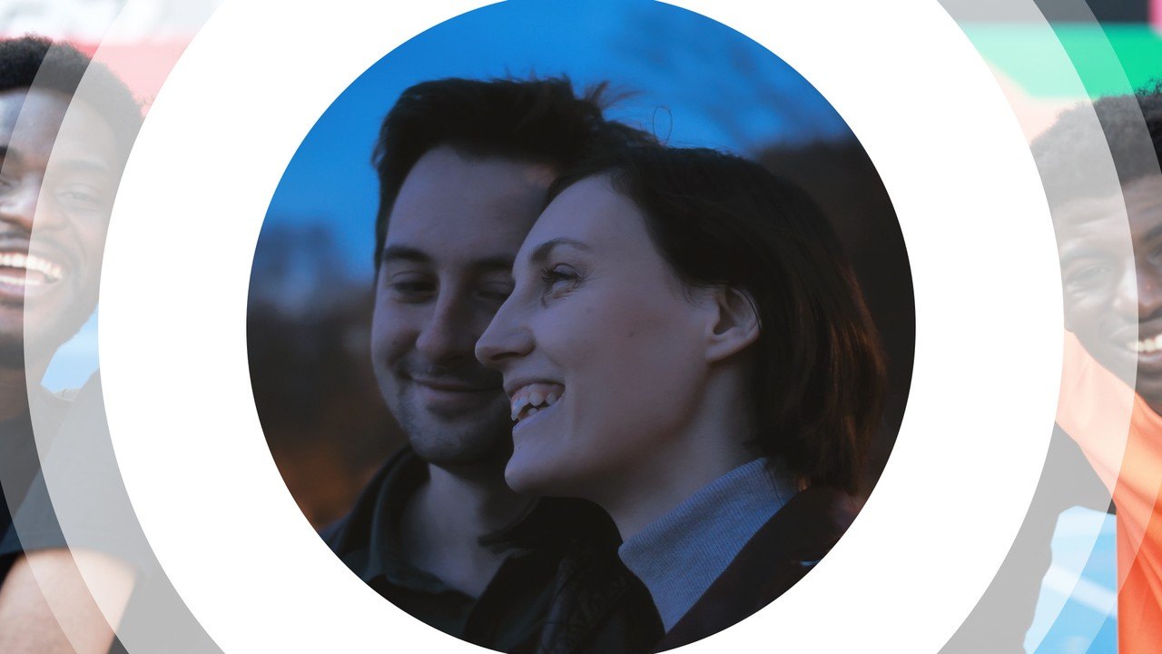 Simple Round Mask Photo Gallery with Sweeping Stripes Premiere Pro MOGRT